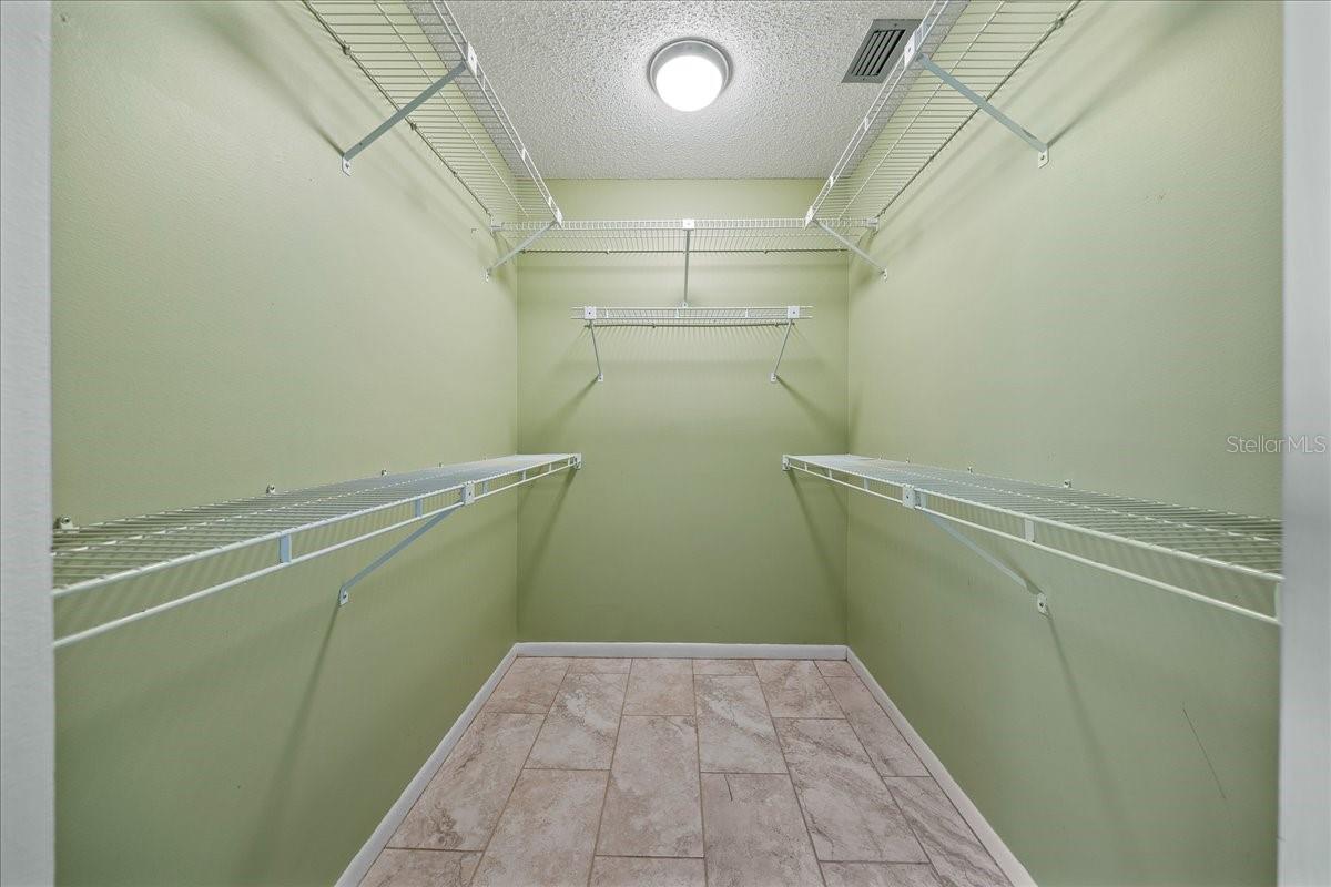 CIRCLE SQUARE WOODS - Residential