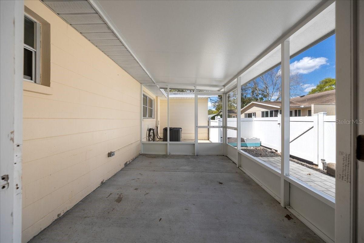 CIRCLE SQUARE WOODS - Residential