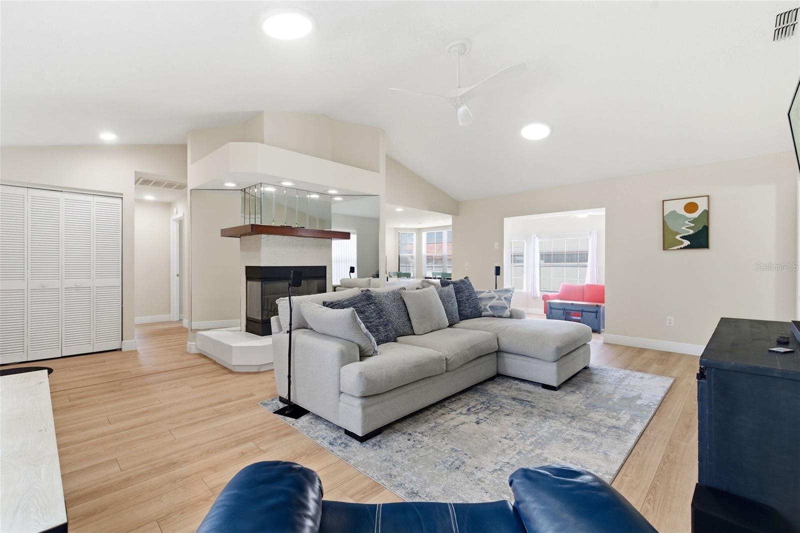 REGENCY PARK - Residential