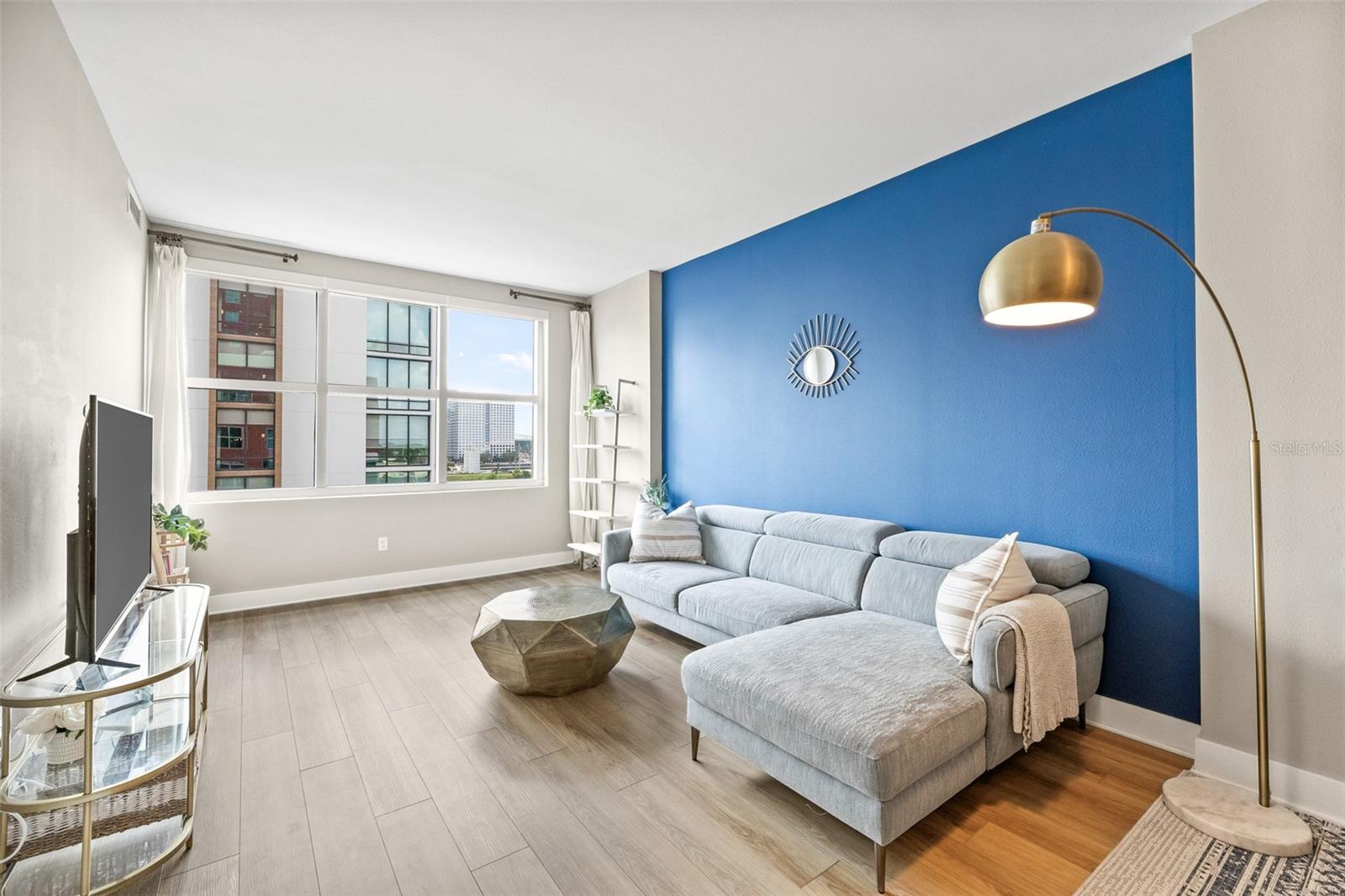 1120 E KENNEDY BOULEVARD 734