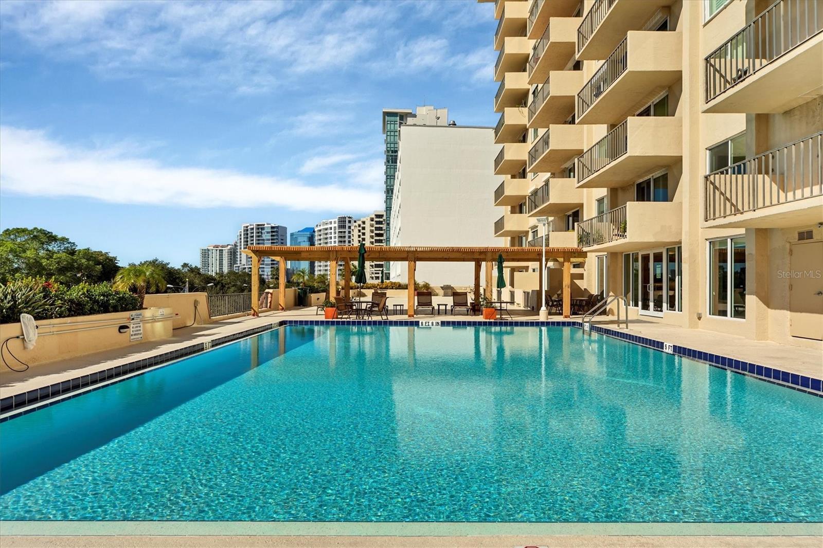 DOLPHIN TOWER - Residential