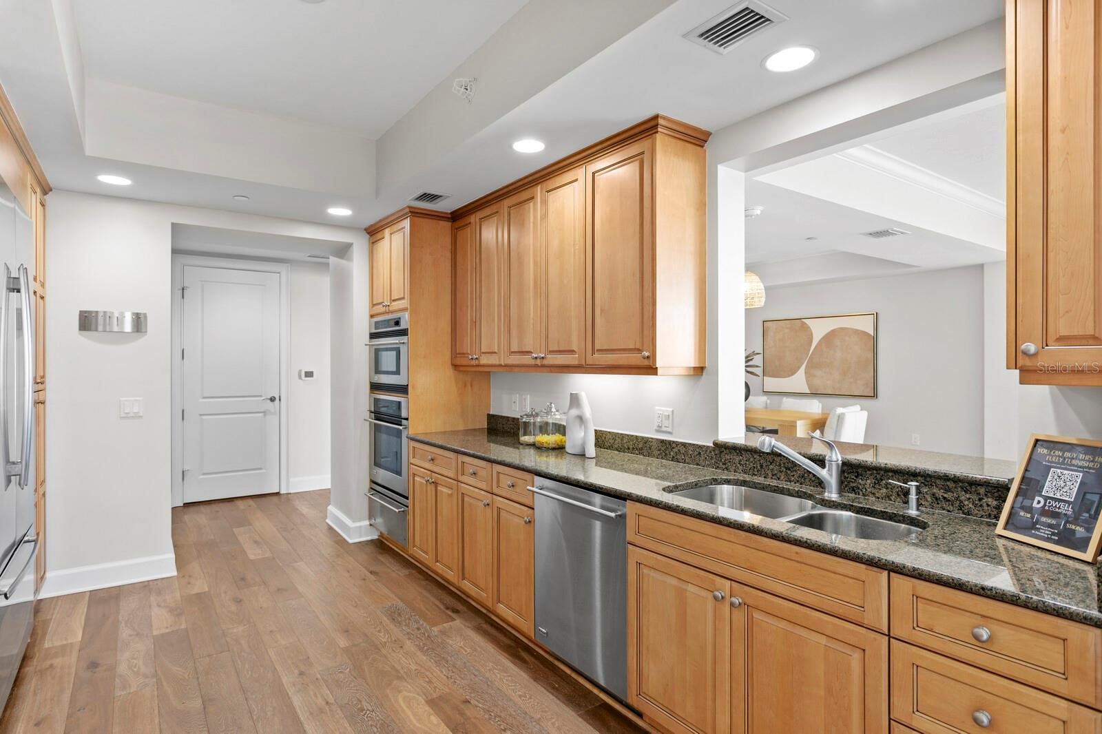 PARKSHORE PLAZA CONDO - Residential