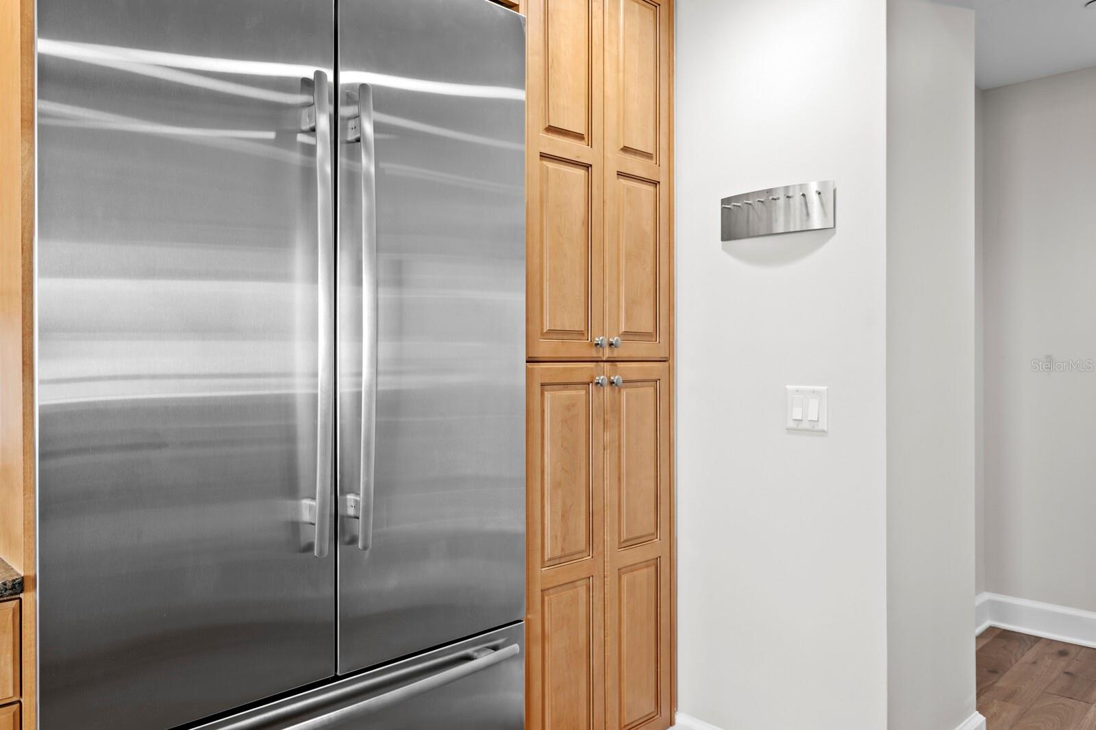 PARKSHORE PLAZA CONDO - Residential