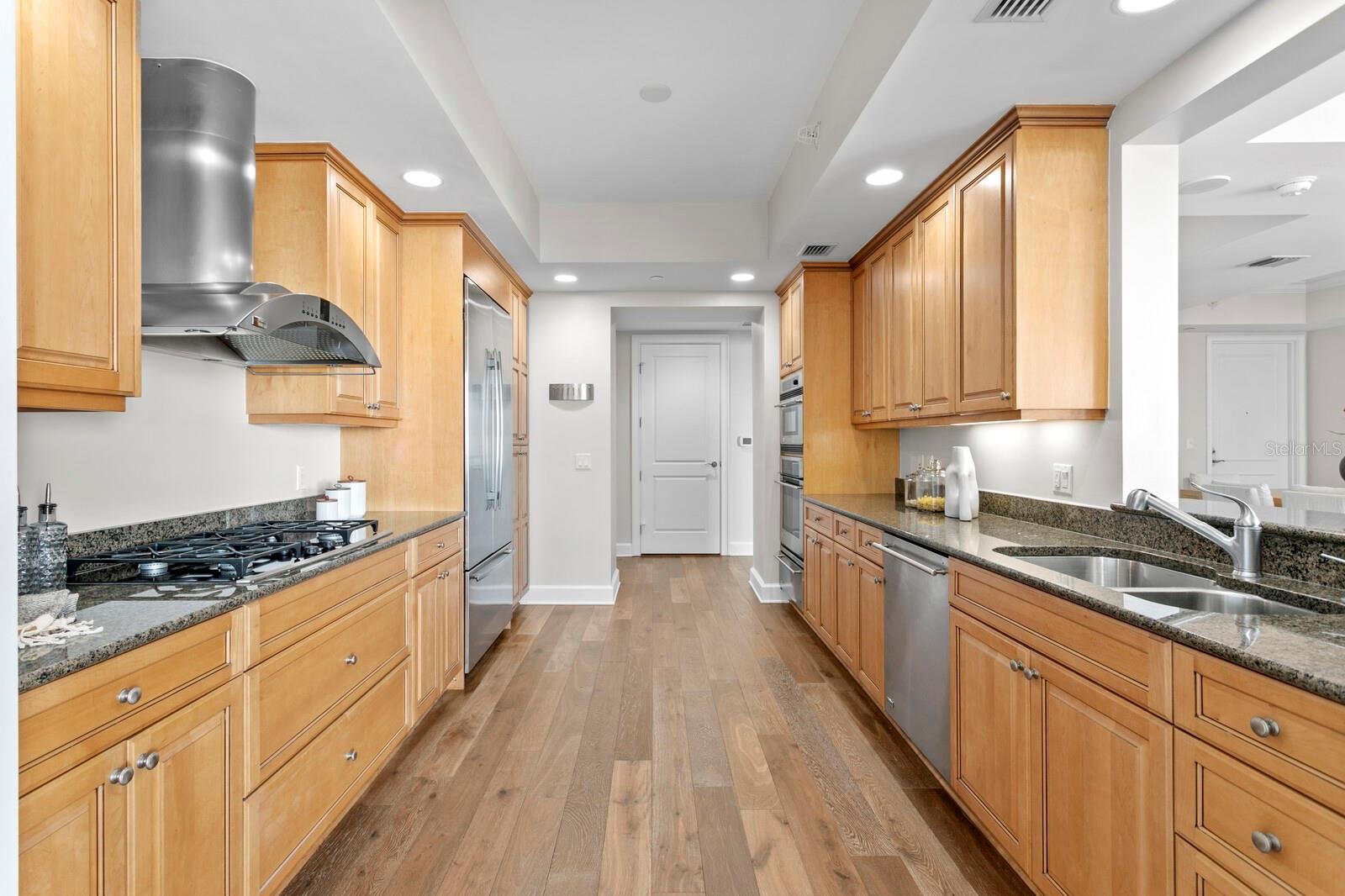 PARKSHORE PLAZA CONDO - Residential