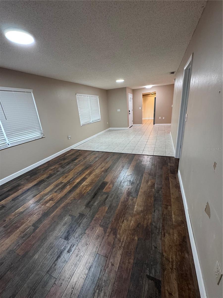 511 LONGFELLOW COURT B