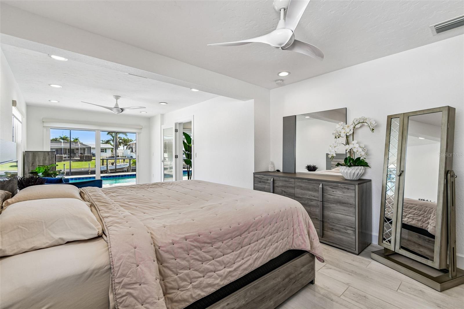 CORAL SHORES - Residential