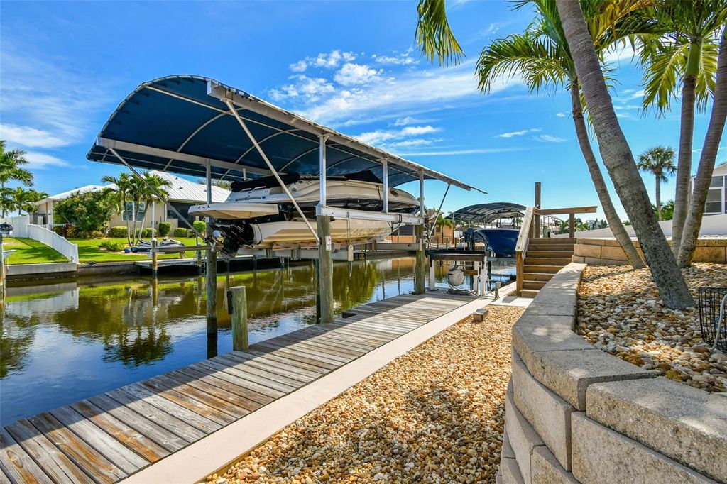 Photo of 4911 Bimini Drive, Bradenton, FL 34210 (MLS # A4670605)