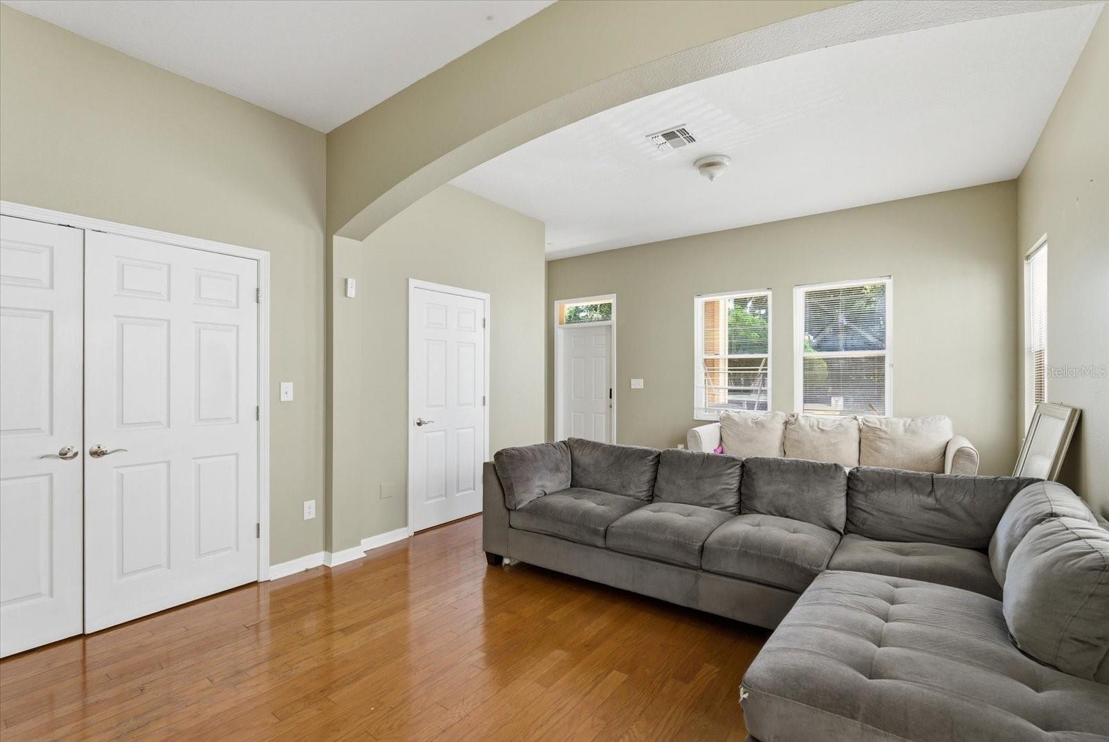 GIUSTOS TWNHMS - Residential Income