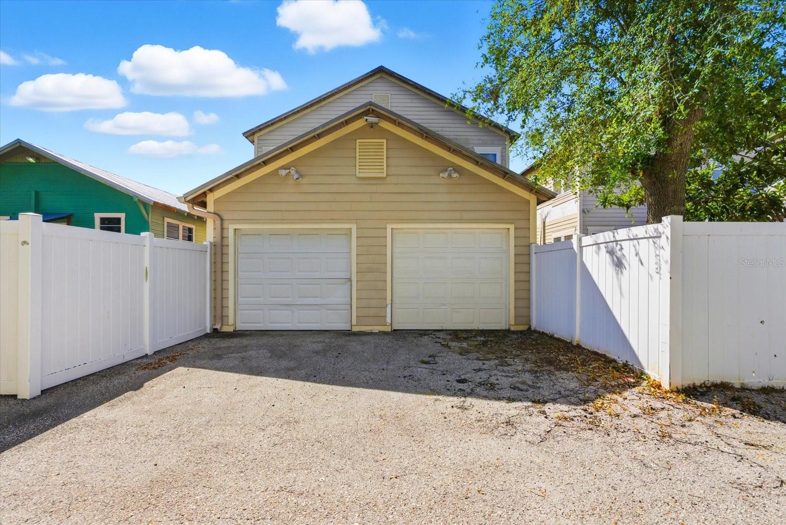 GIUSTOS TWNHMS - Residential Income