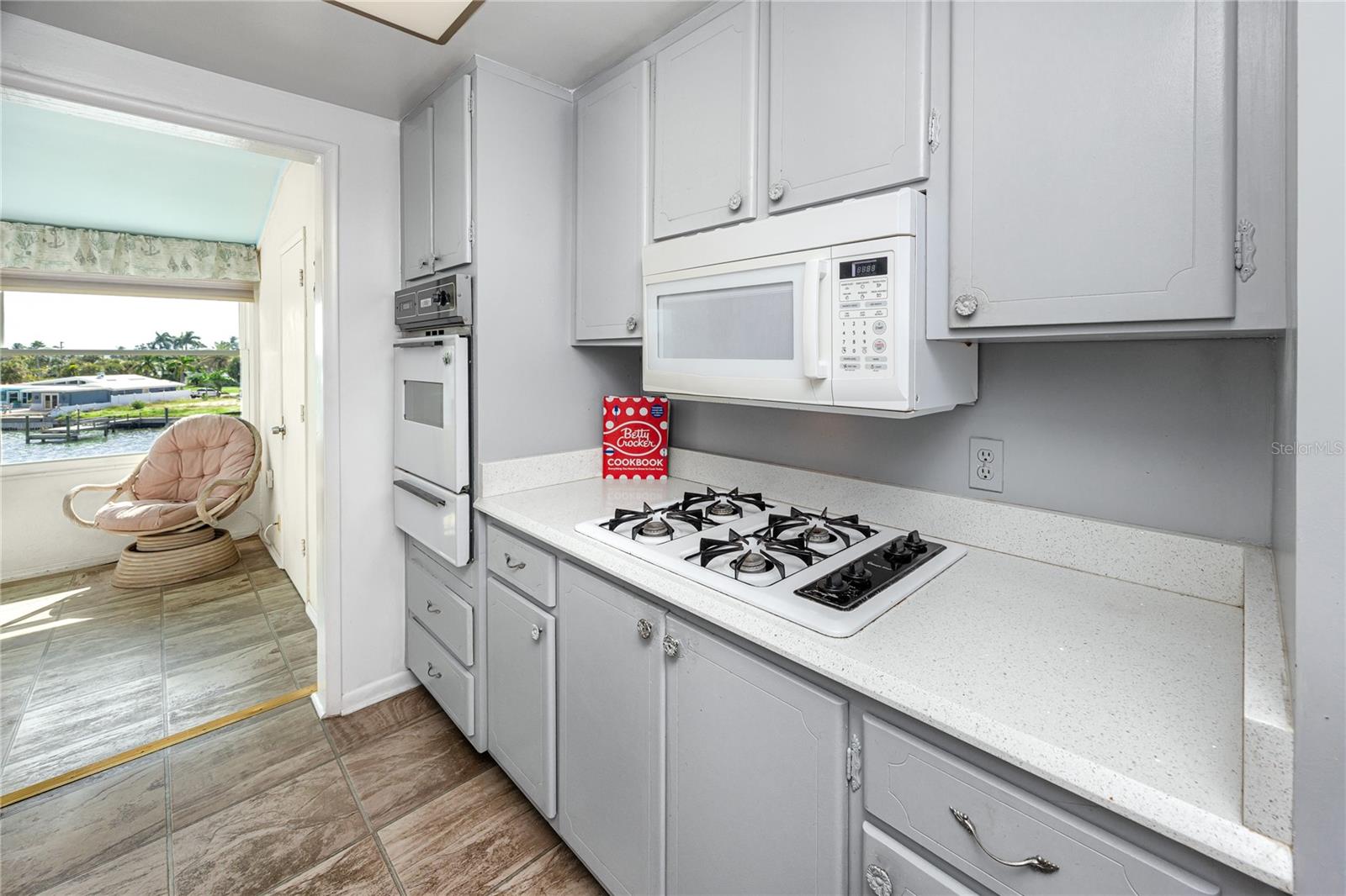 SHORE PLAZA BLDG - Residential