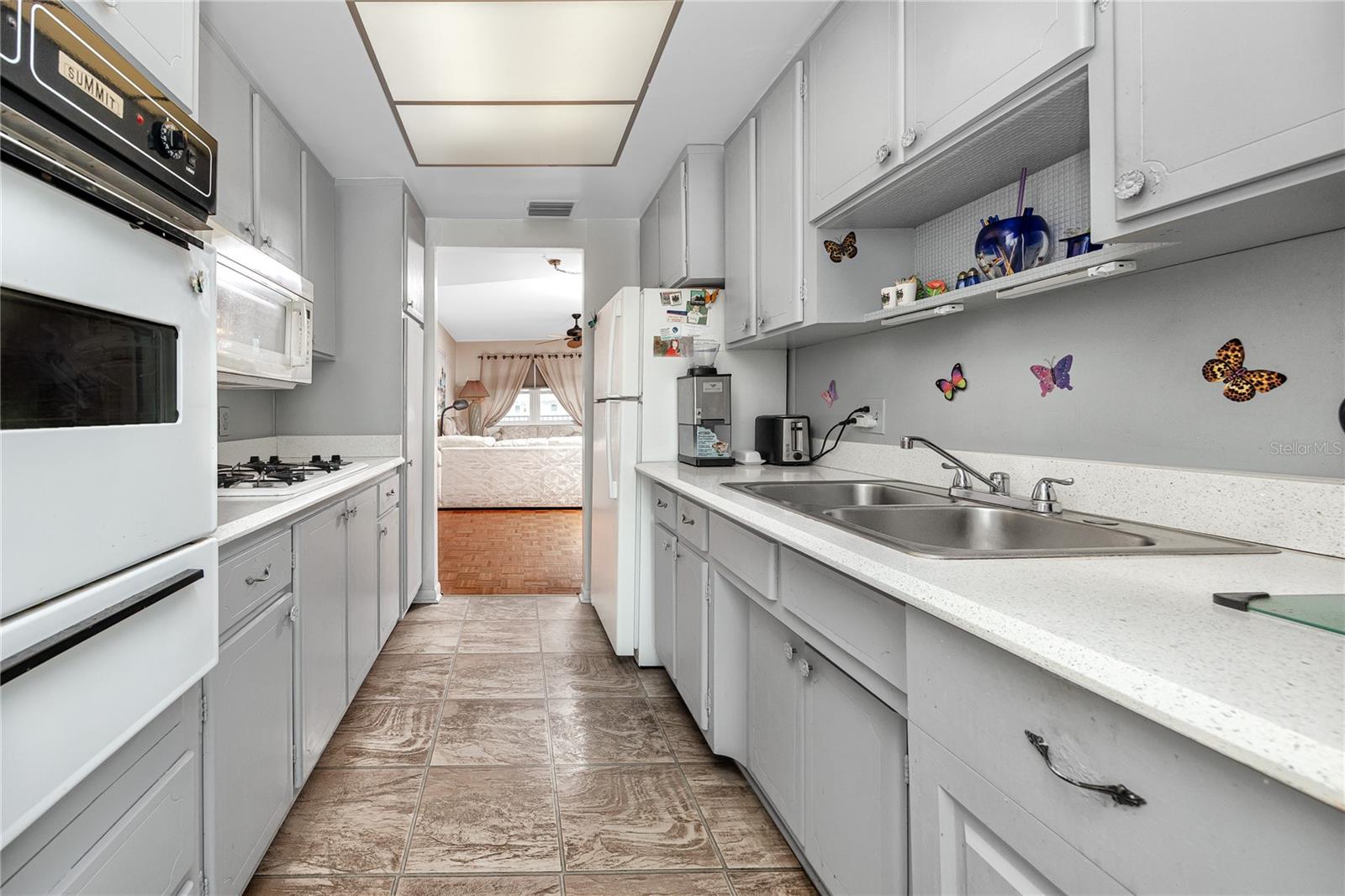 SHORE PLAZA BLDG - Residential