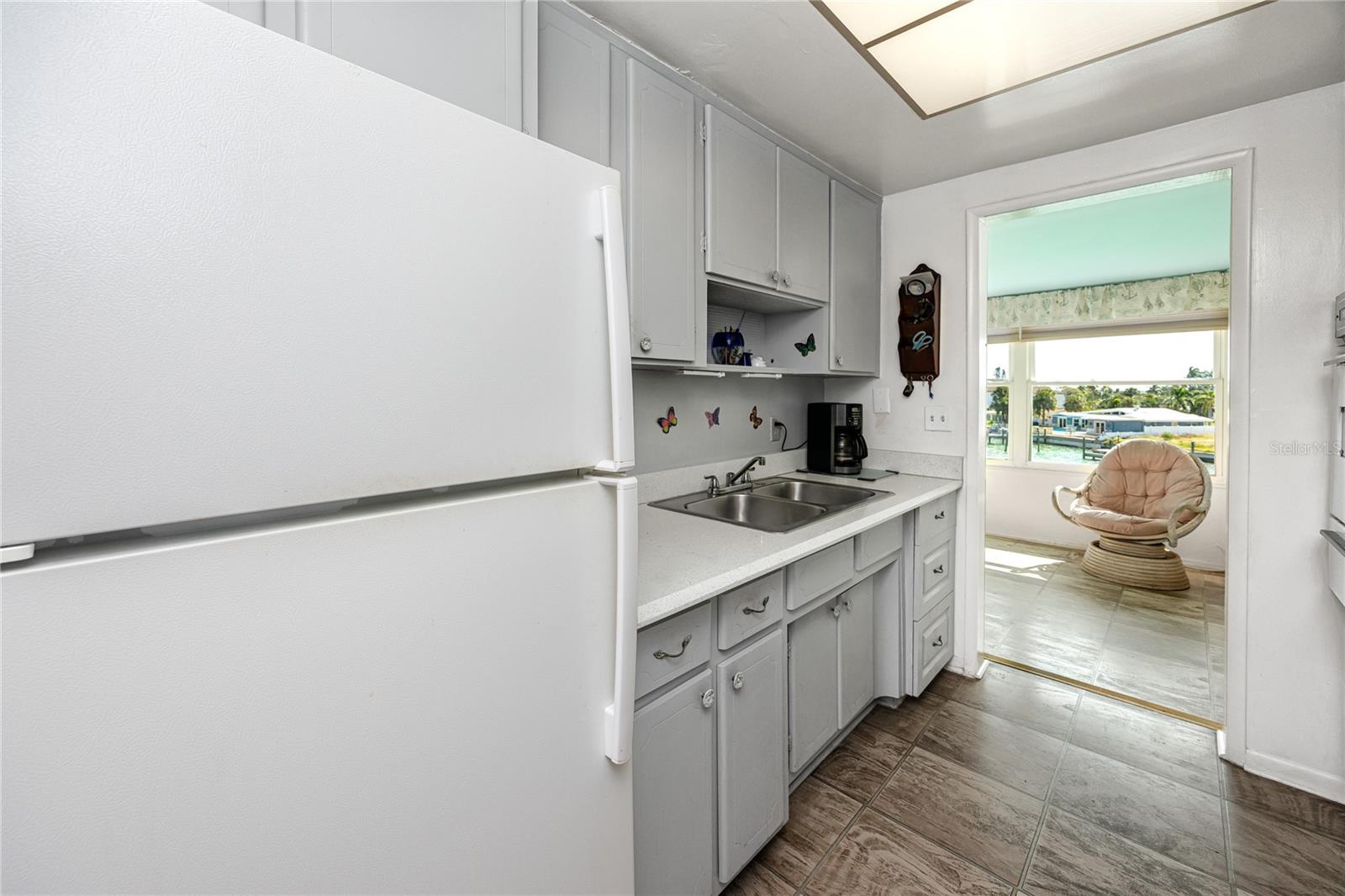 SHORE PLAZA BLDG - Residential