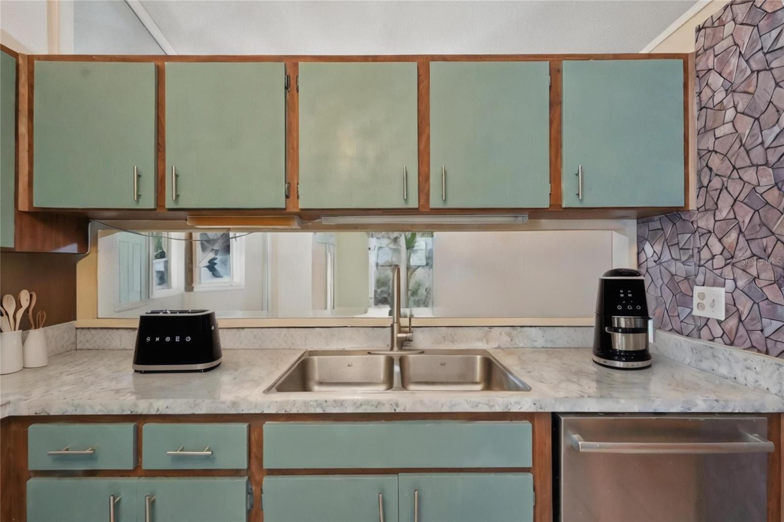 RIVER PKWY SUB - Residential