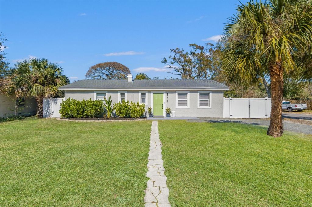 Photo of 4101 W Oklahoma Avenue, Tampa, FL 33616 (MLS # TB8475541)