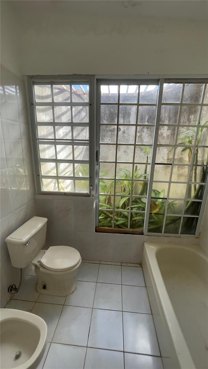 GUZMAN ARRIBA, WARD - Residential