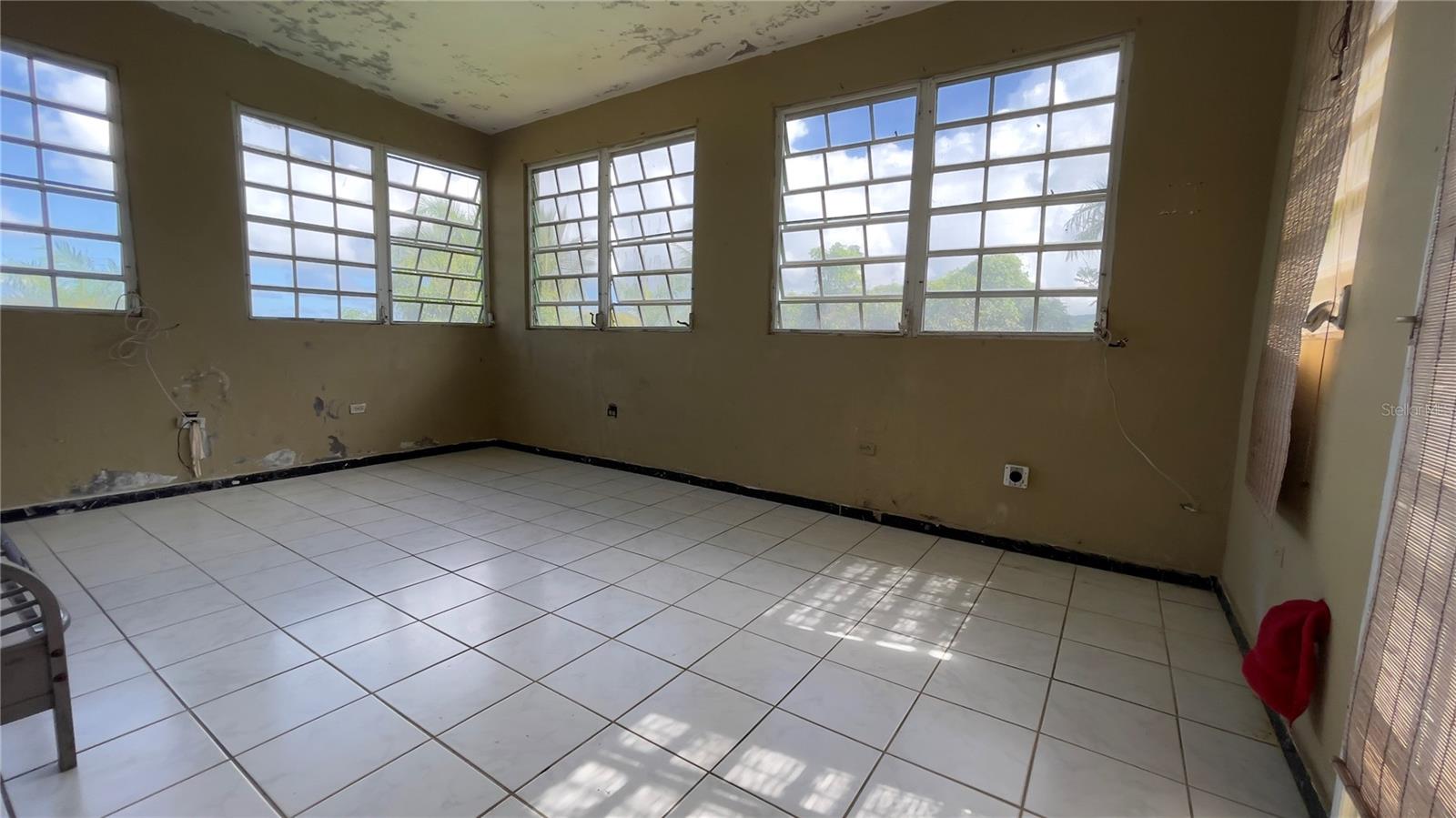 GUZMAN ARRIBA, WARD - Residential