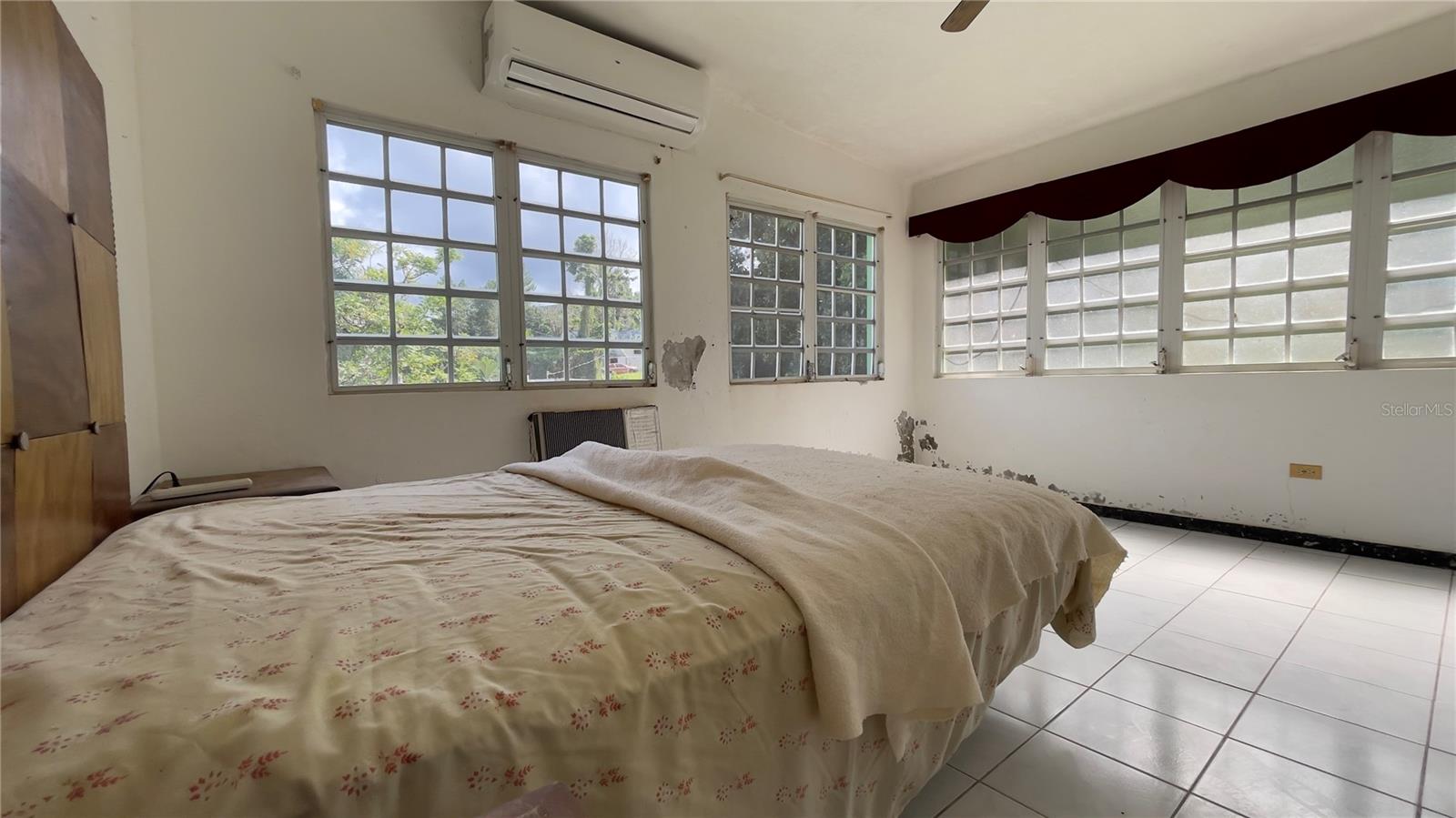 GUZMAN ARRIBA, WARD - Residential