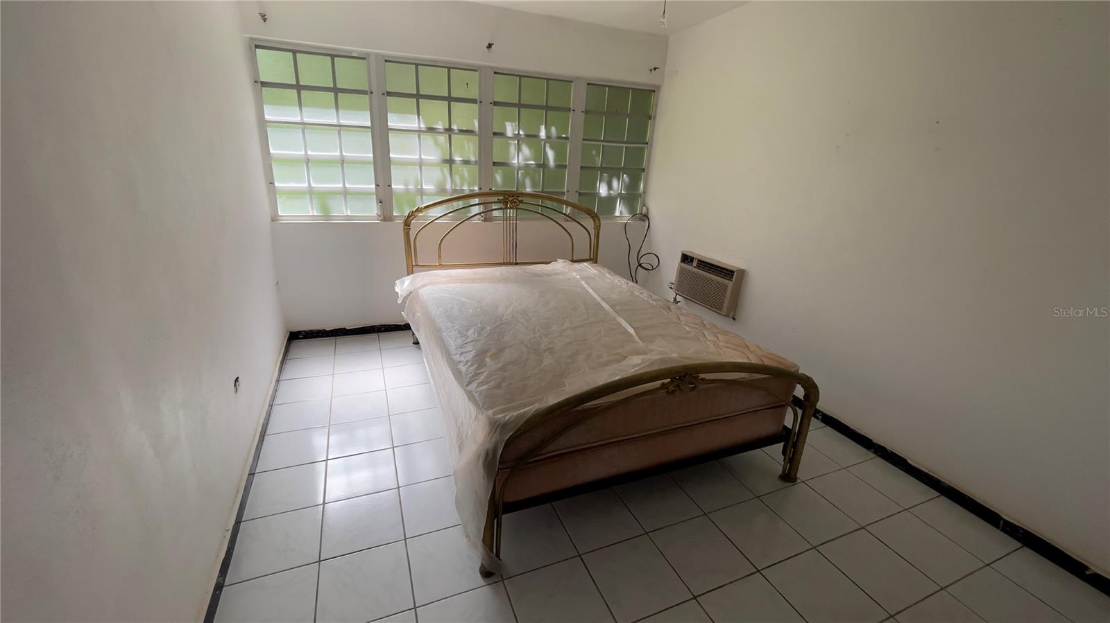 GUZMAN ARRIBA, WARD - Residential