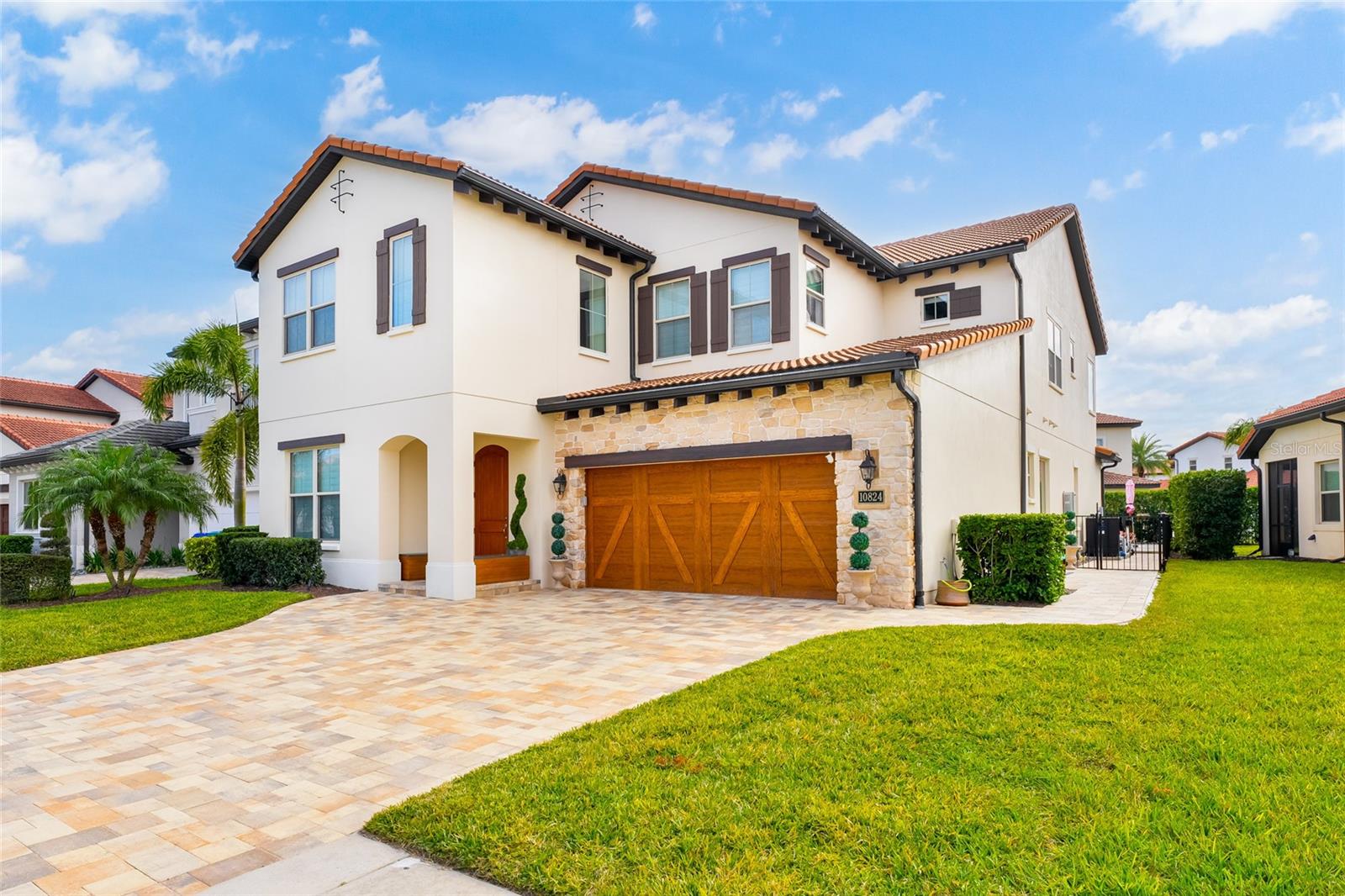 10824 ROYAL CYPRESS WAY
