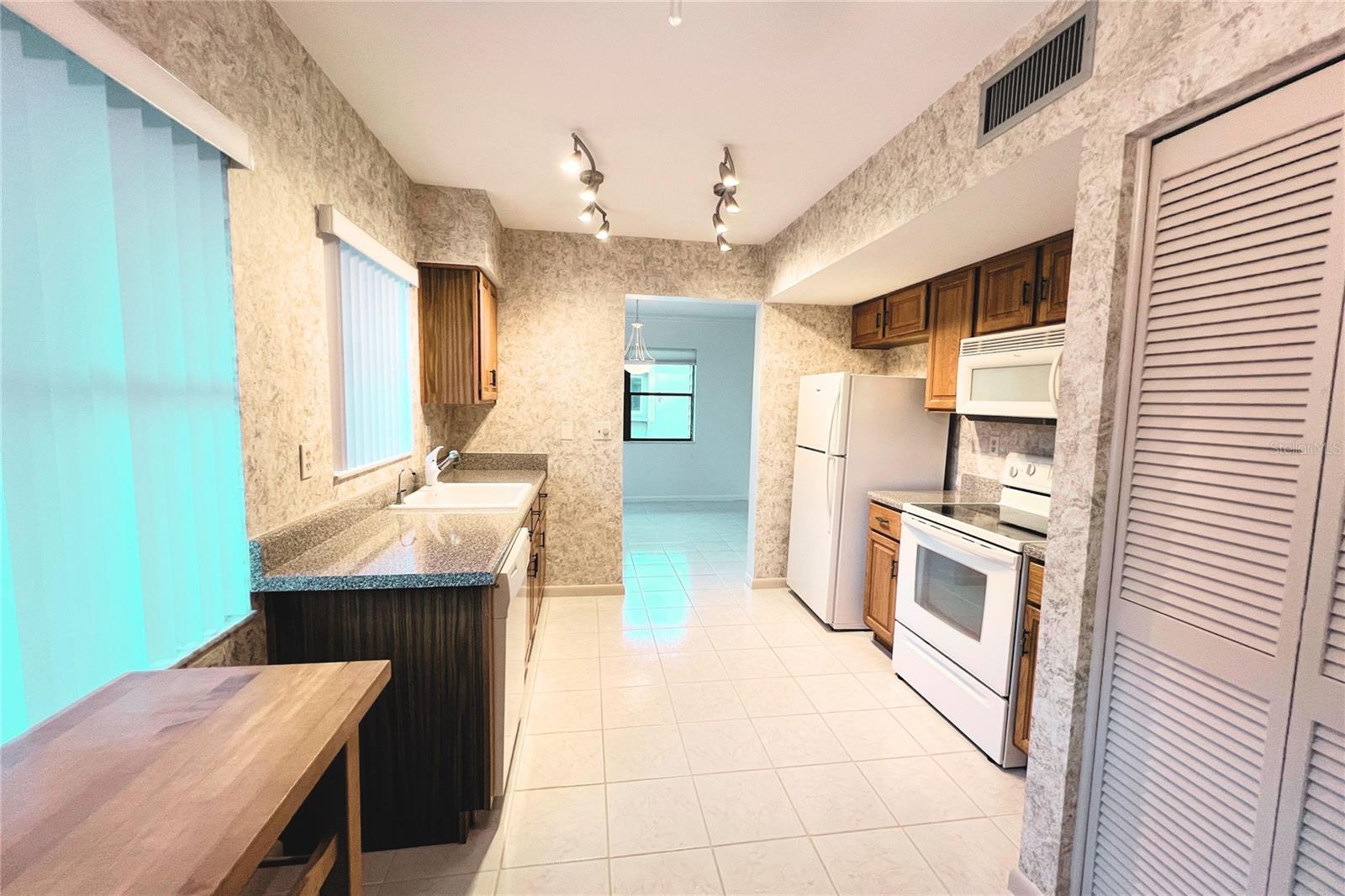 MAIDSTONE CONDO - Residential