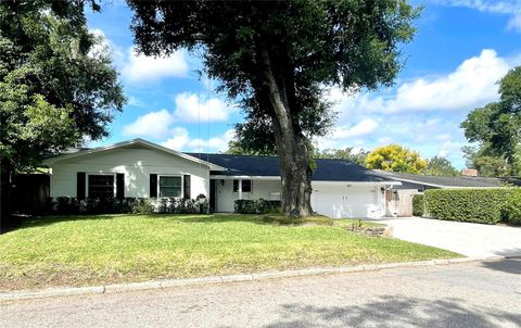 Photo of 421 Arapaho Trail, Maitland, FL 32751 (MLS # O6351223)