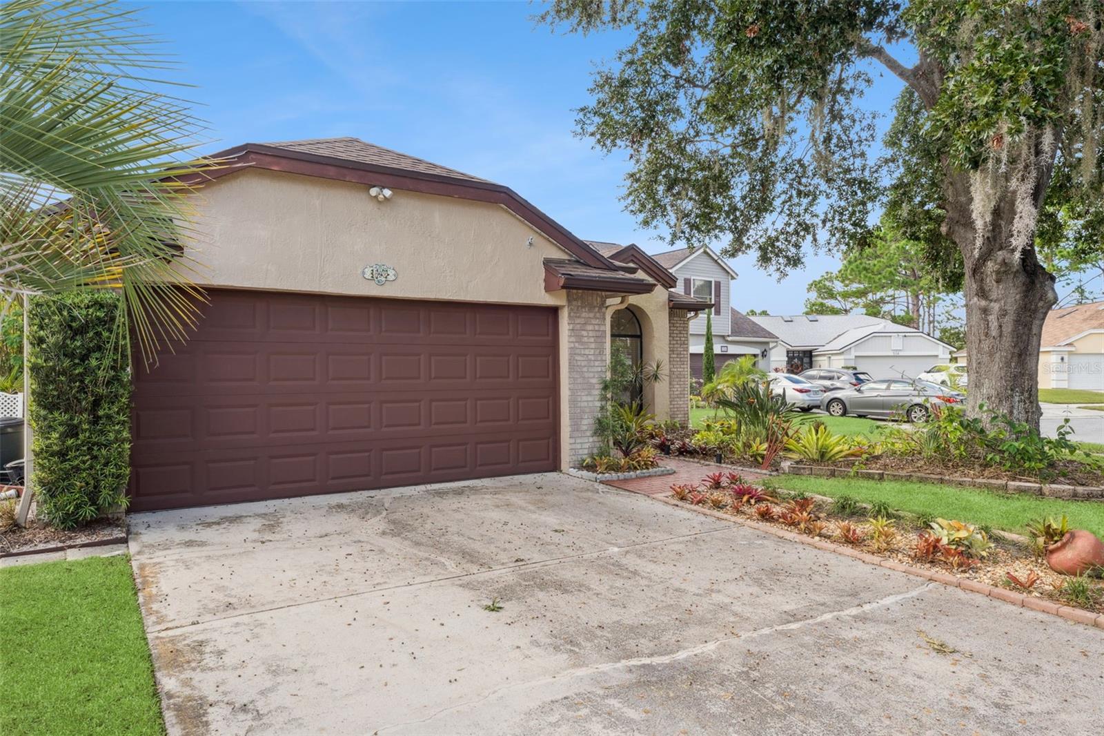 522 HUXFORD COURT