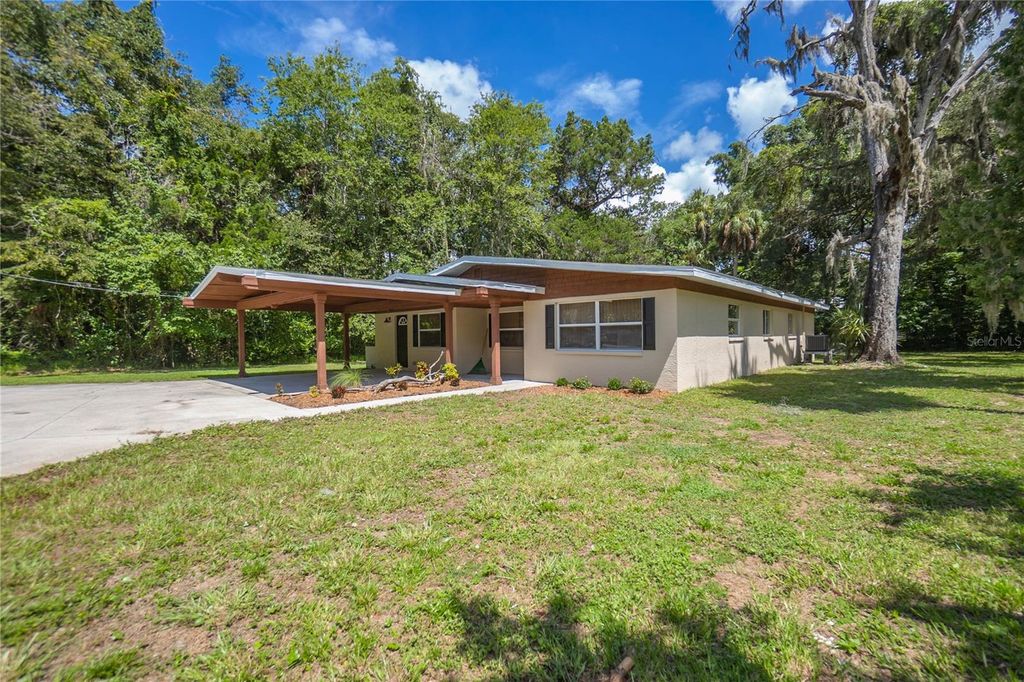 Photo of 1411 NW 19th Street, Crystal River, FL 34428 (MLS # OM708078)