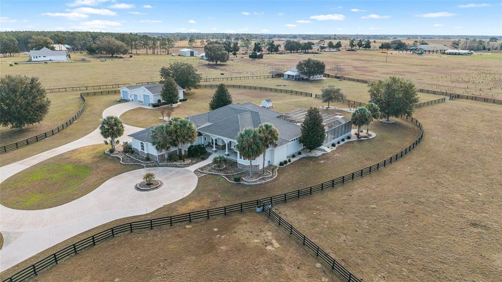 Photo of 2655 NW 102nd Boulevard, Wildwood, FL 34785 (MLS # OM716761)