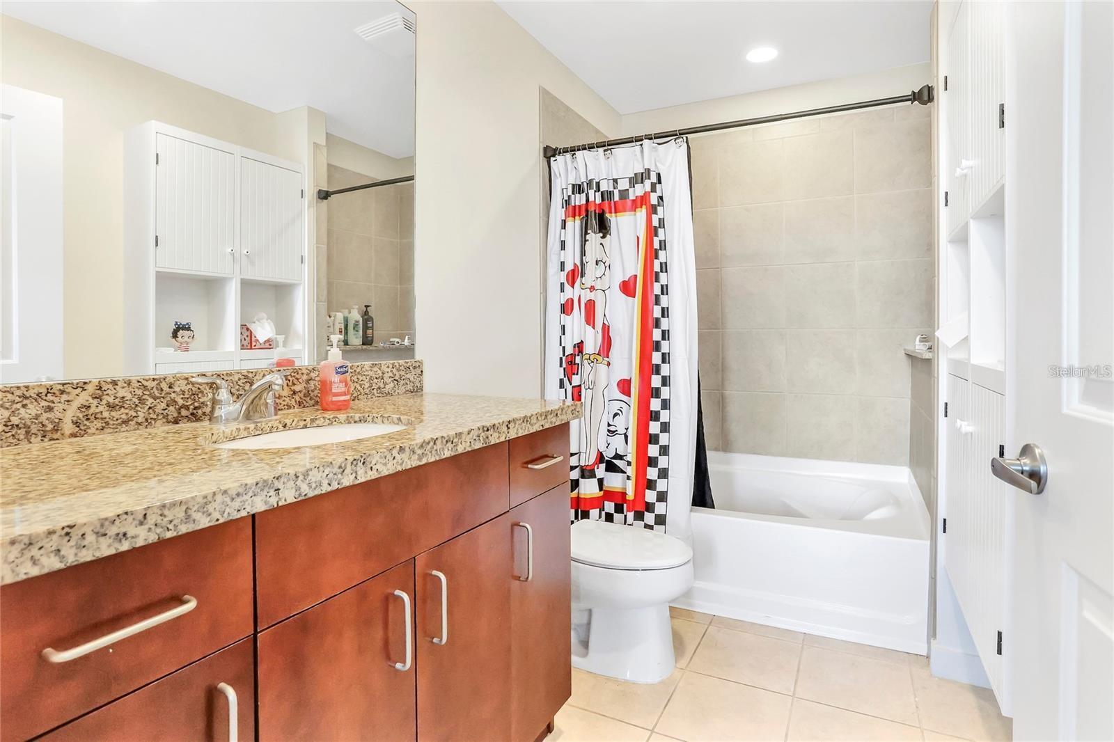 SOLAIRE/PLAZA CONDO - Residential