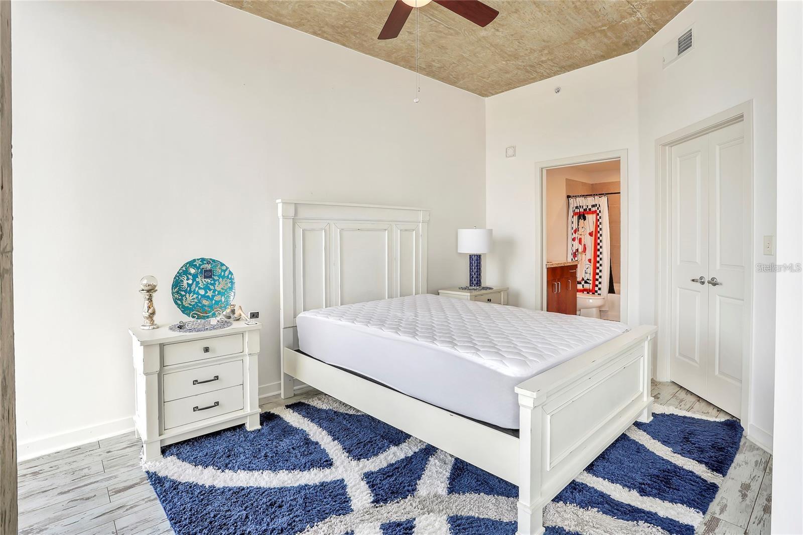 SOLAIRE/PLAZA CONDO - Residential