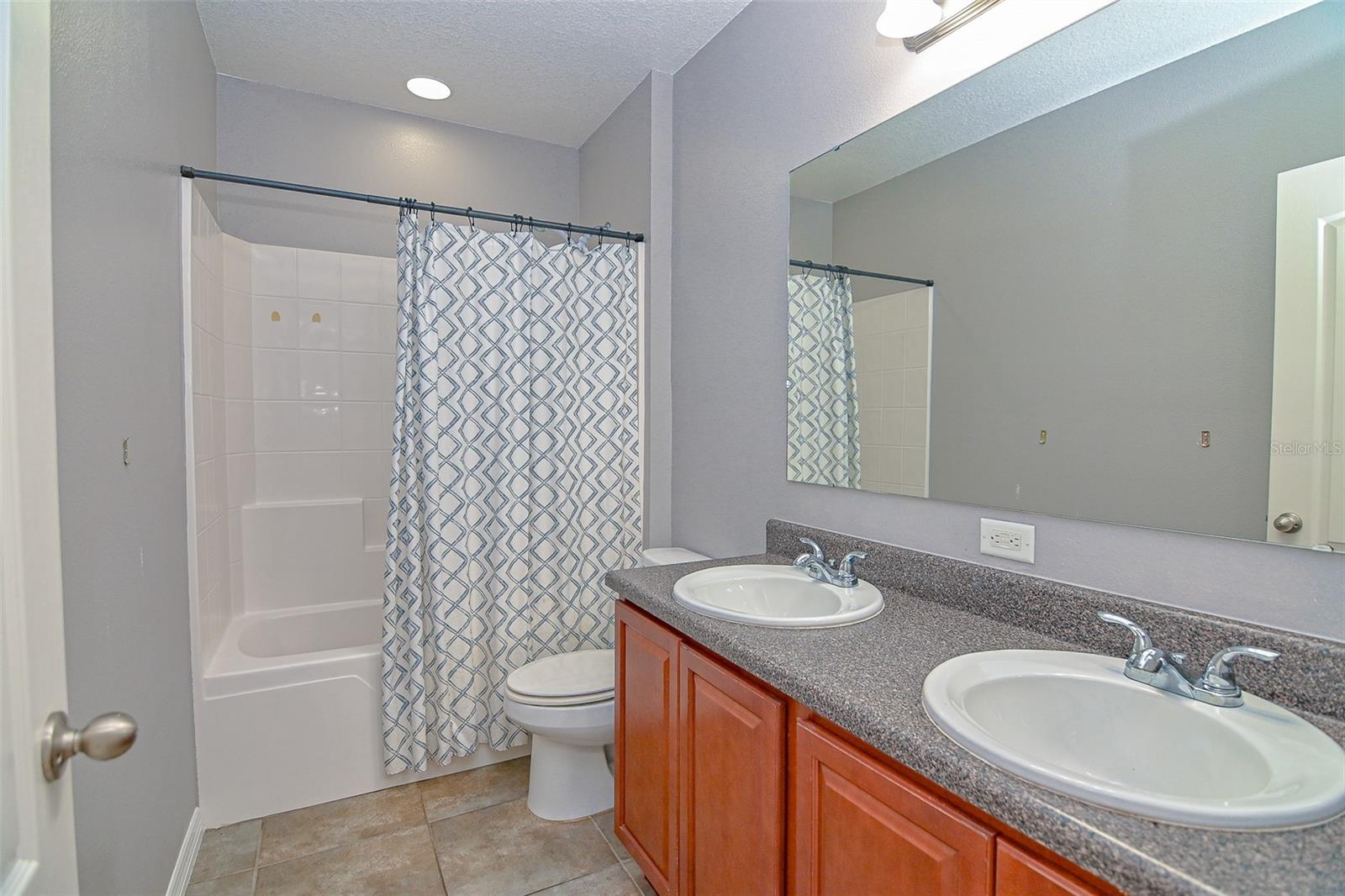 MABEL LOOP RIDGE SUB - Residential Lease