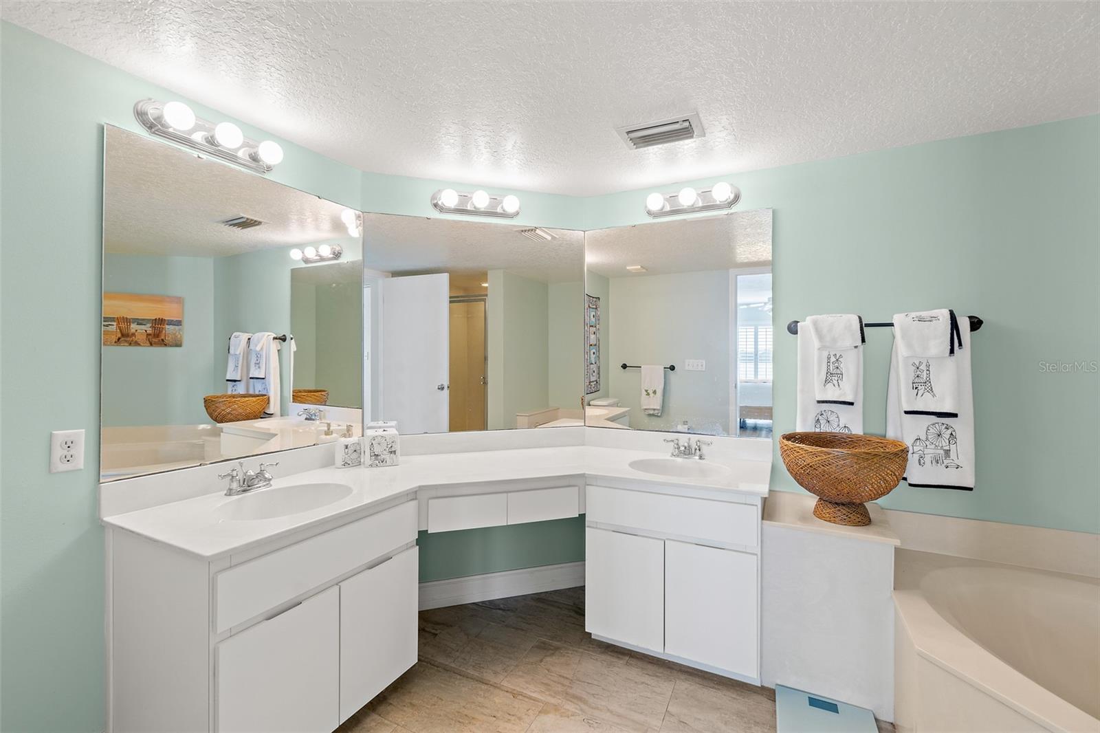 DIAMOND BAY CONDO - Residential