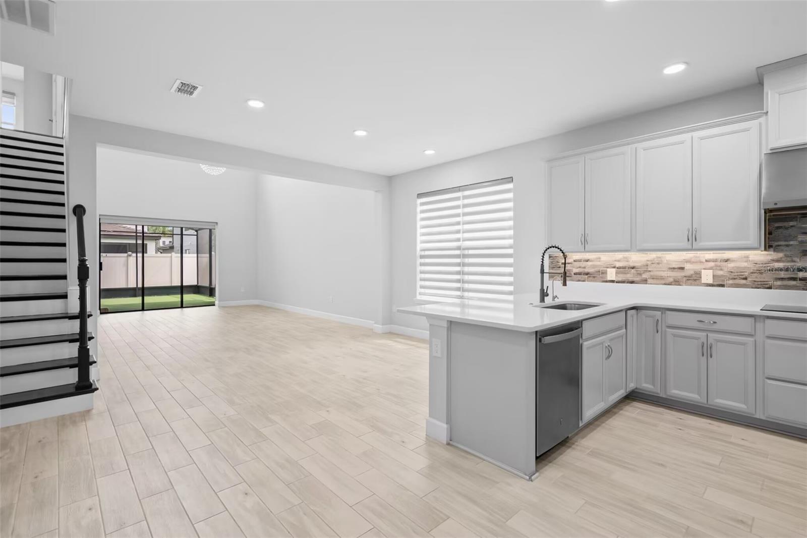 LANDINGS AT HAWKS CREST - Residential