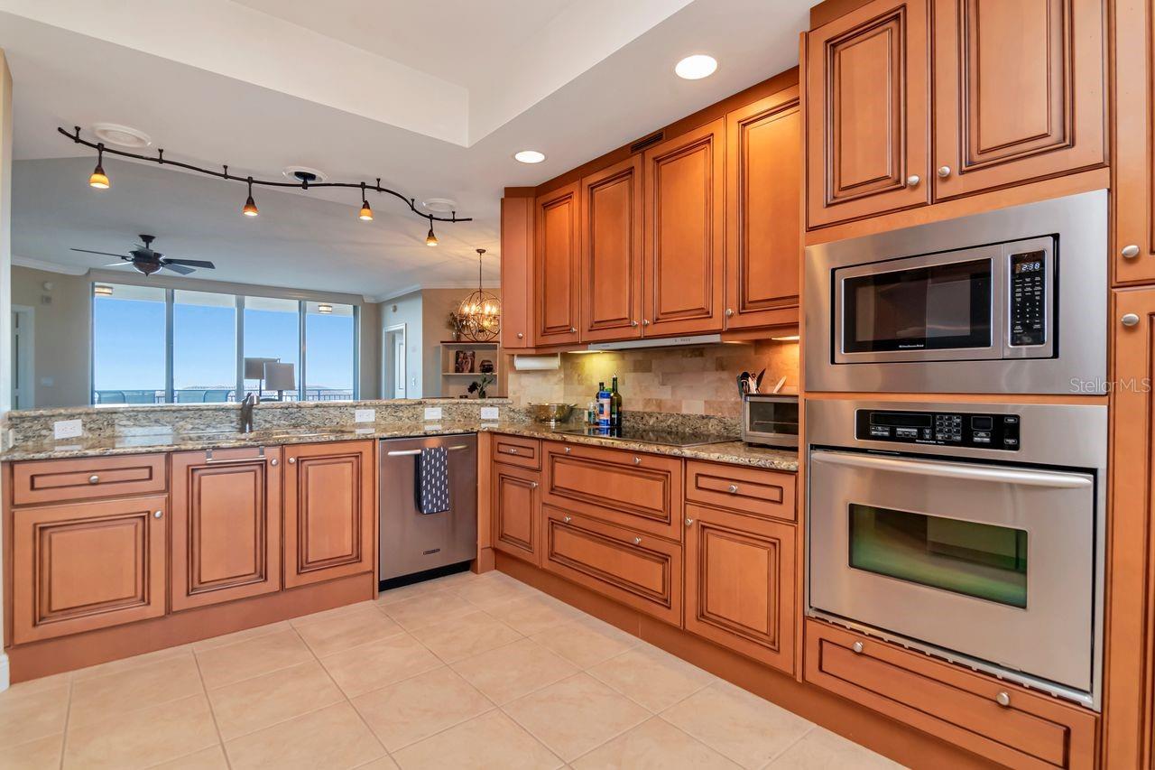 CASTILLO AT WESTSHORE YACHT CLUB - Residential