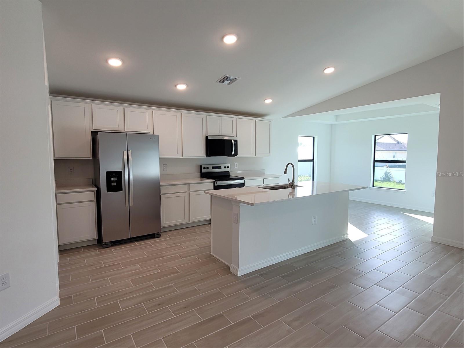 11100 VANESSA AVENUE