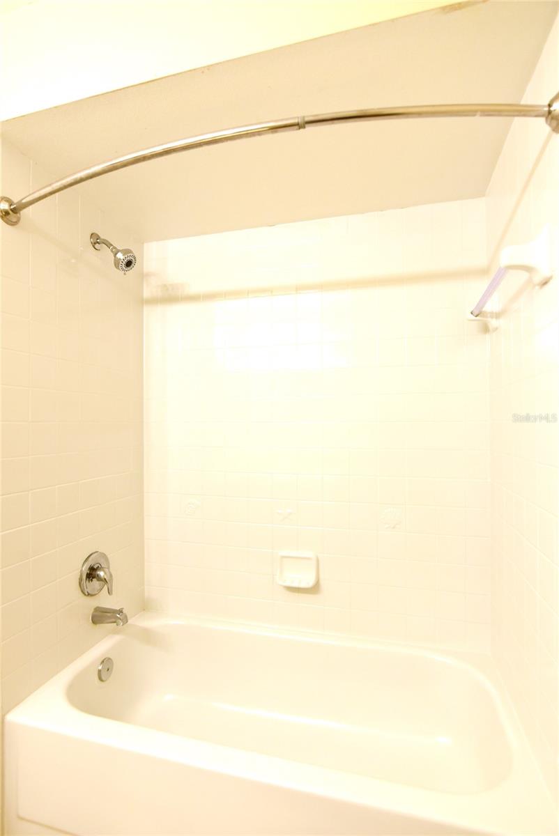 ALAFAYA WOODS PH 04 - Residential Lease