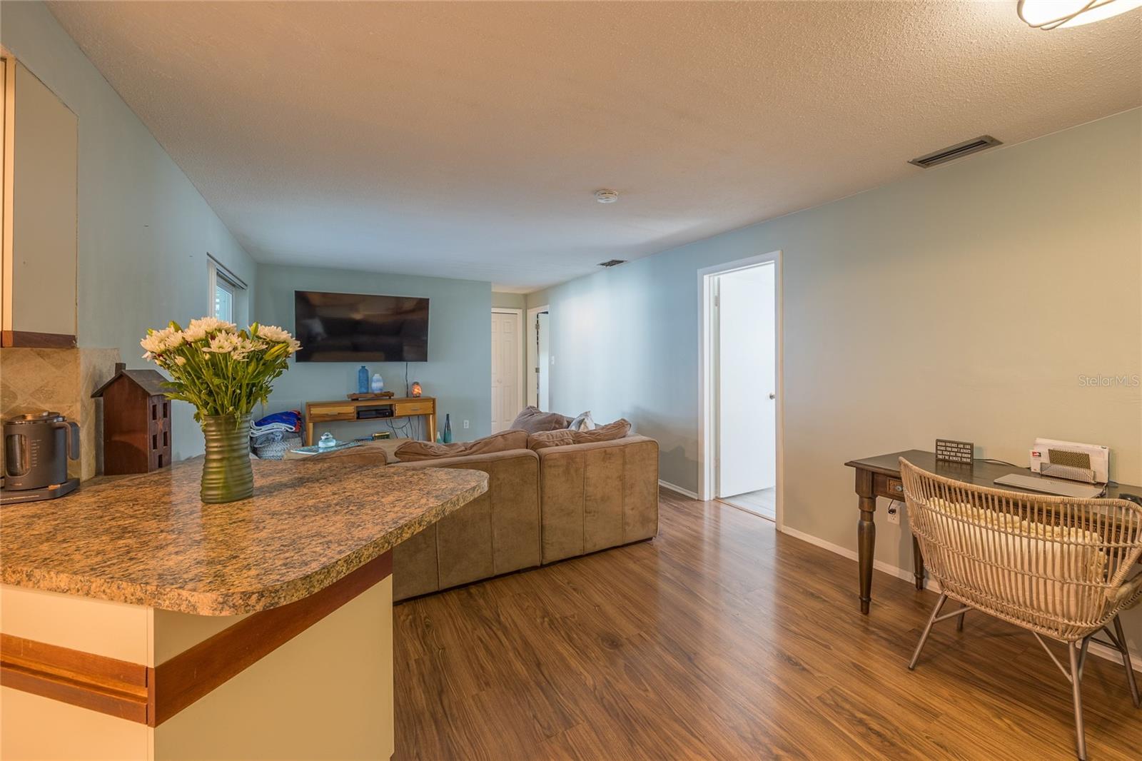 LAKESIDE TERRACE 1ST ADD - Residential Lease