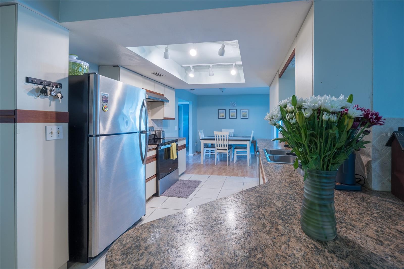 LAKESIDE TERRACE 1ST ADD - Residential Lease