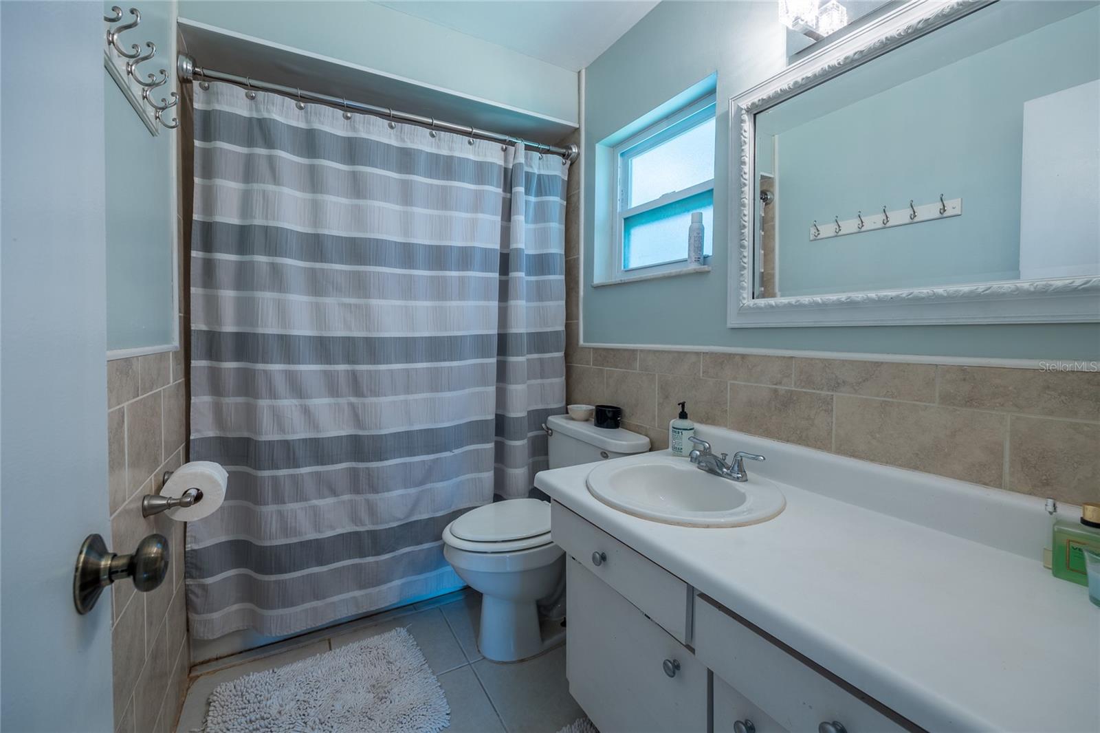 LAKESIDE TERRACE 1ST ADD - Residential Lease