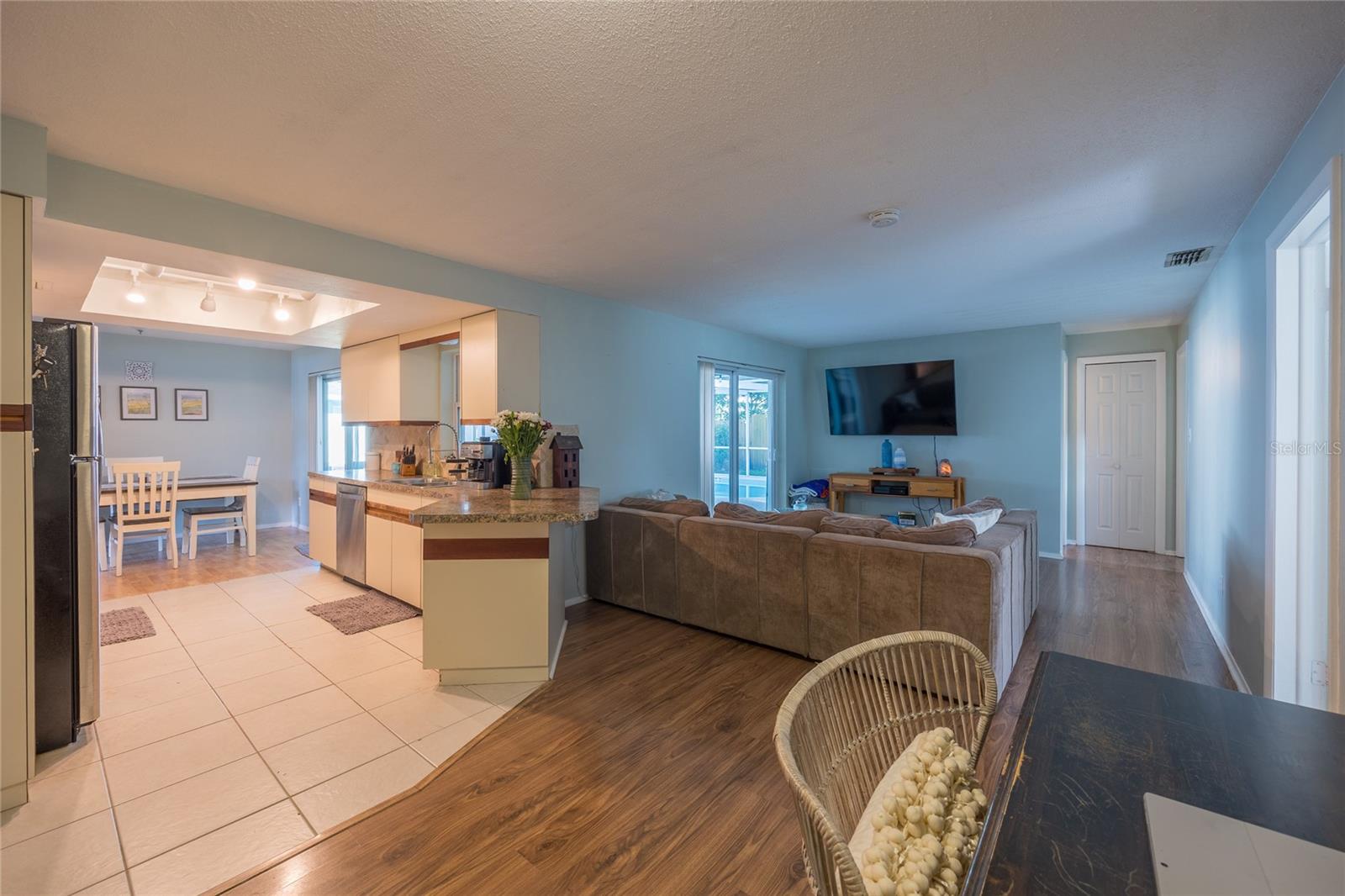 LAKESIDE TERRACE 1ST ADD - Residential Lease
