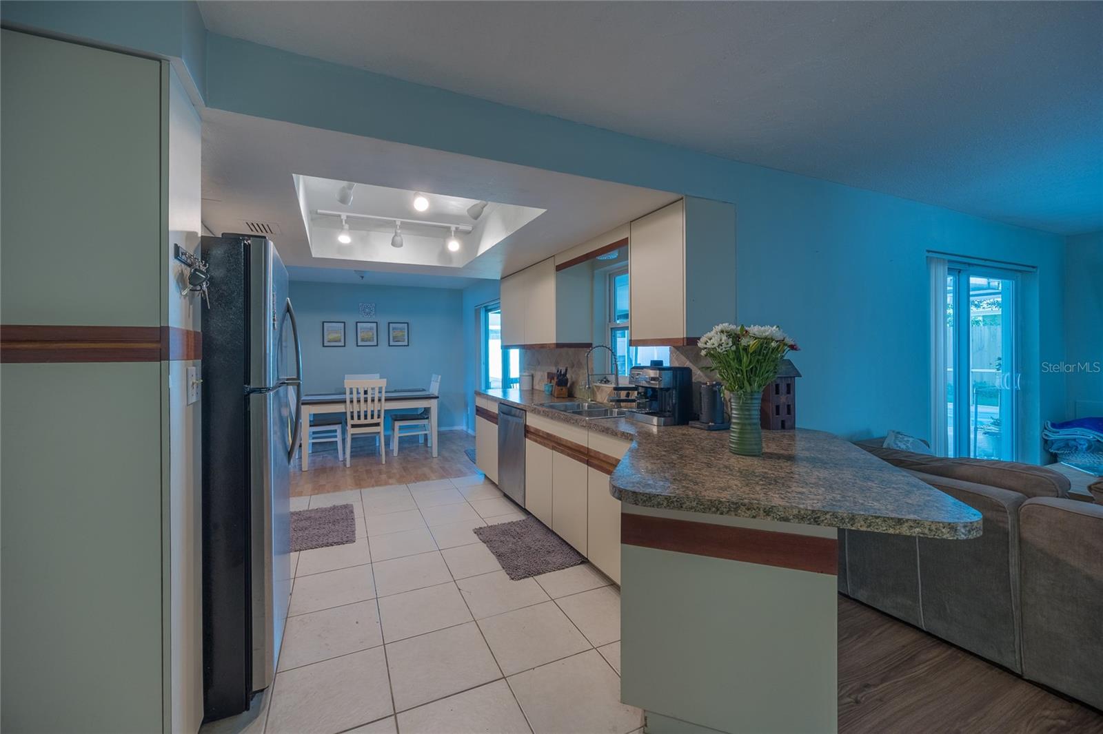 LAKESIDE TERRACE 1ST ADD - Residential Lease