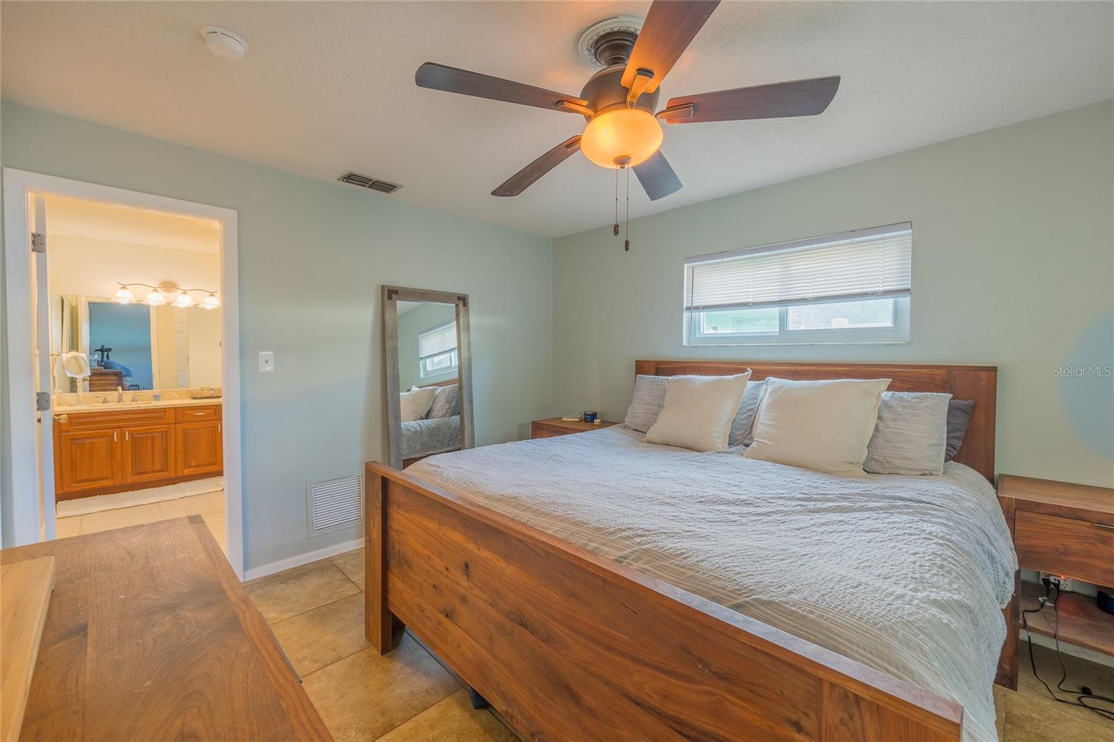 LAKESIDE TERRACE 1ST ADD - Residential Lease