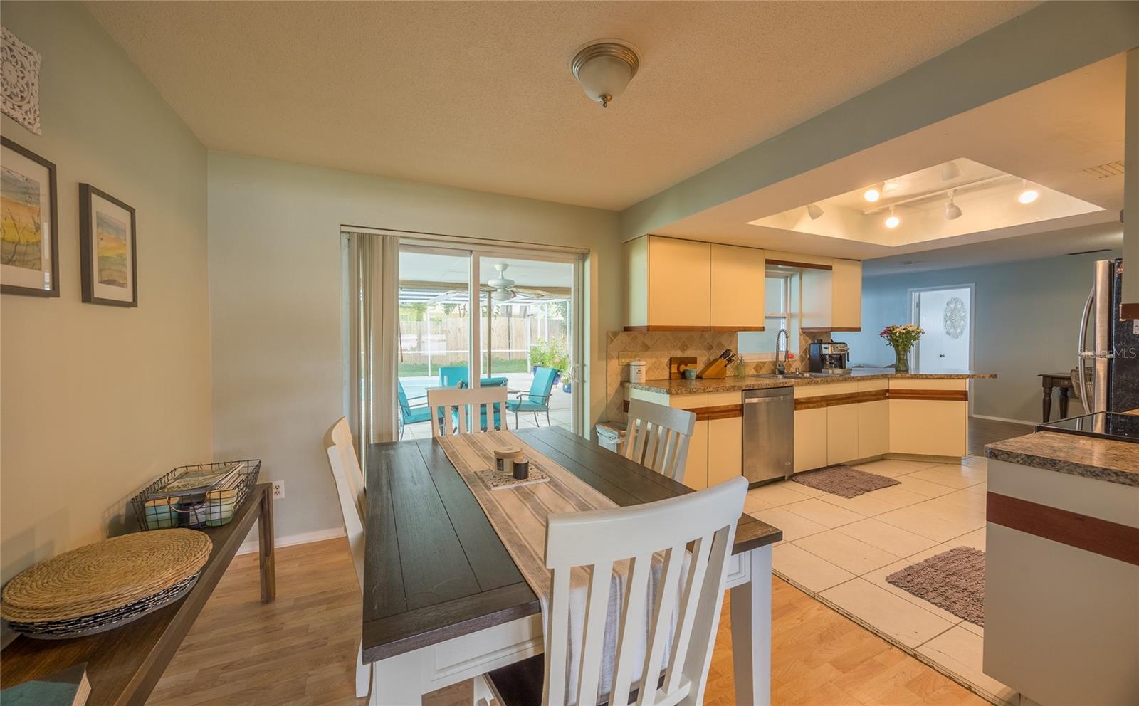 LAKESIDE TERRACE 1ST ADD - Residential Lease