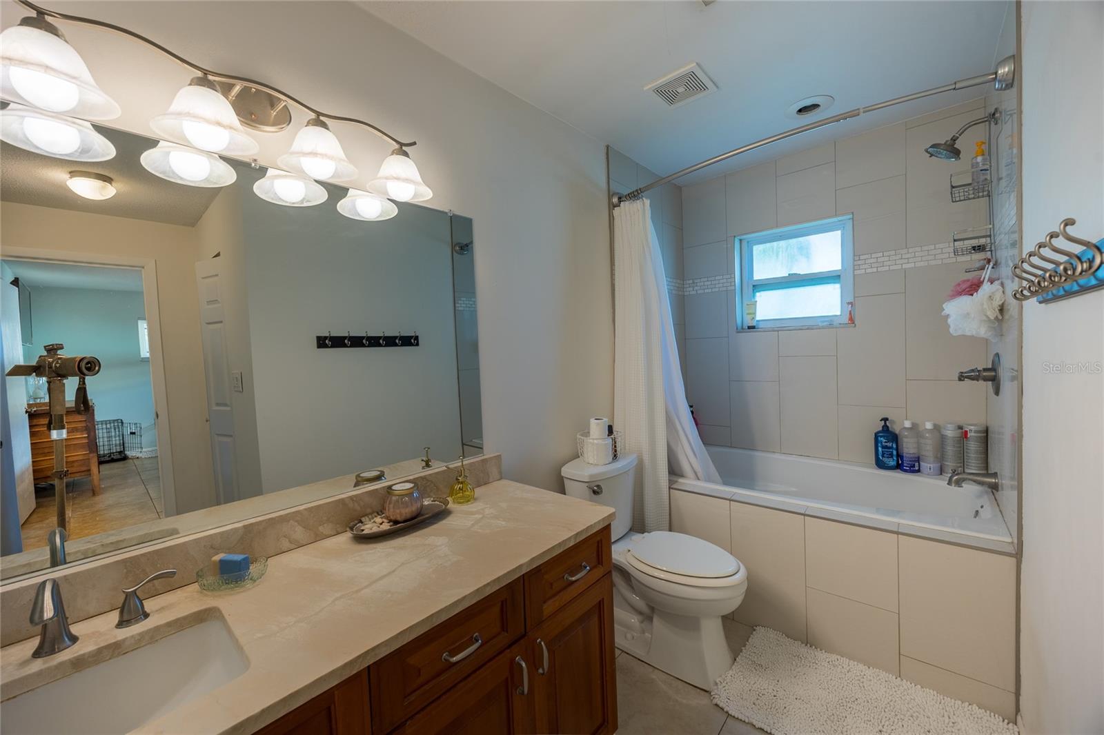 LAKESIDE TERRACE 1ST ADD - Residential Lease