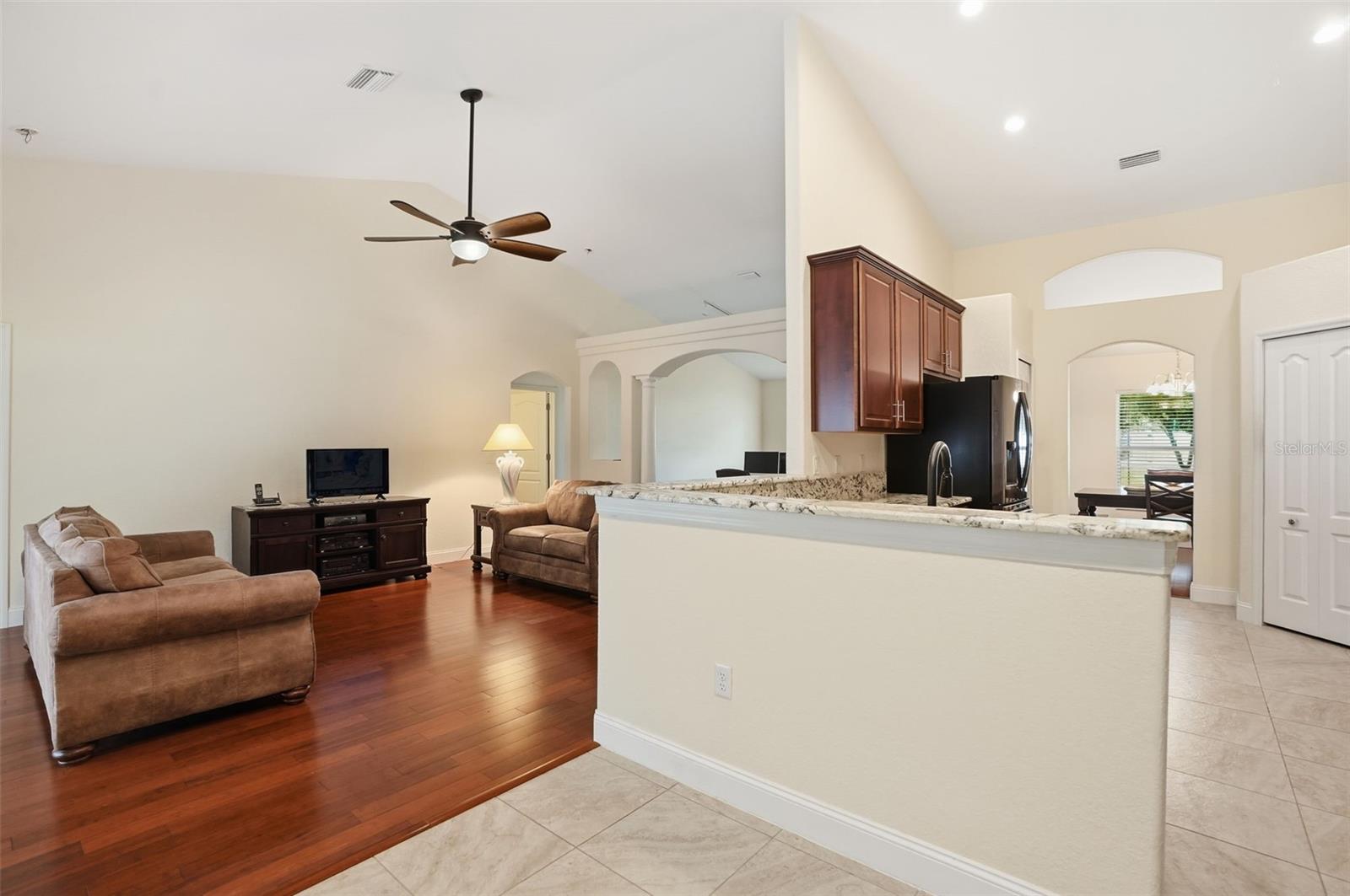 ROYAL HIGHLANDS - Residential