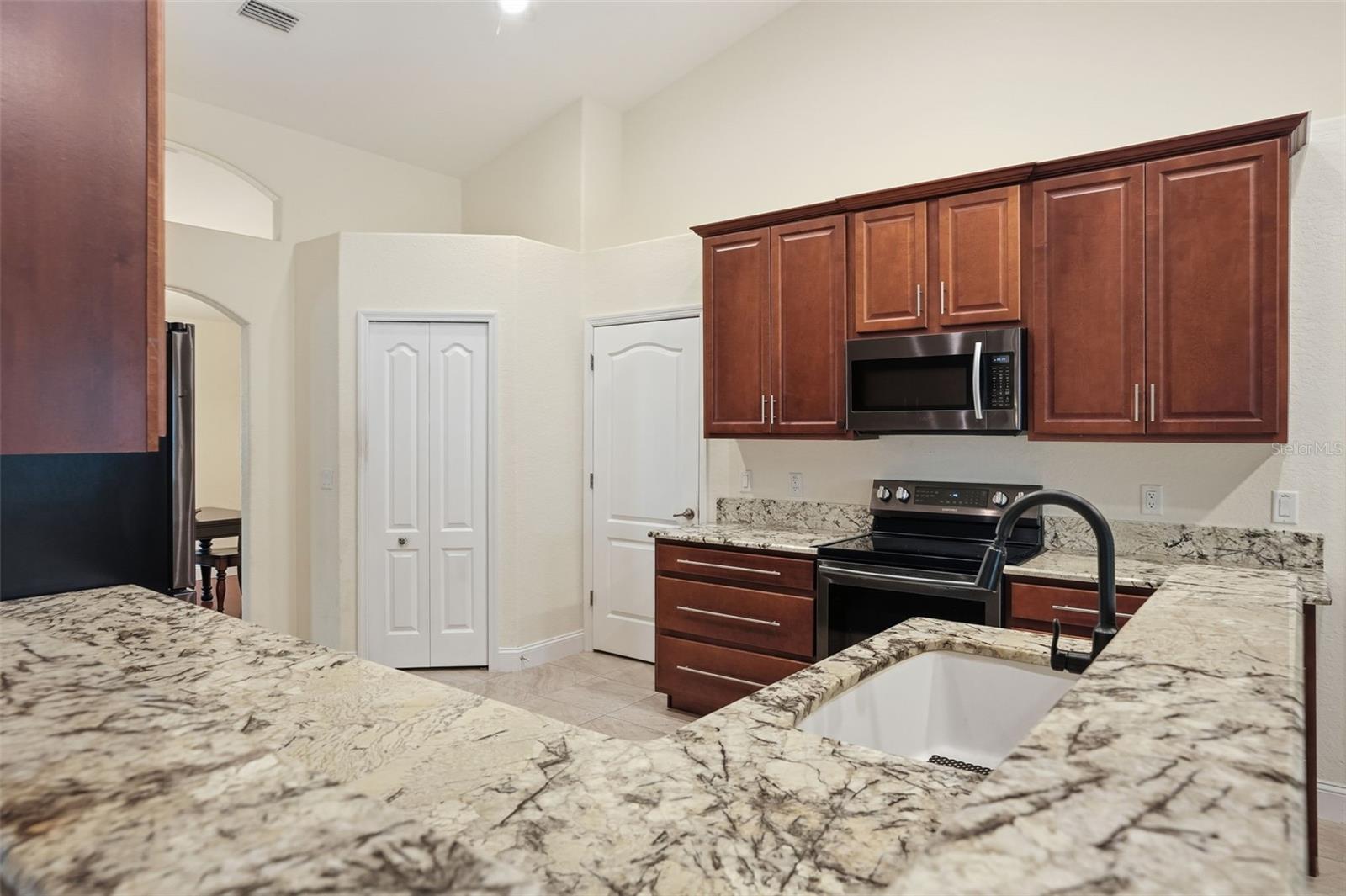 ROYAL HIGHLANDS - Residential