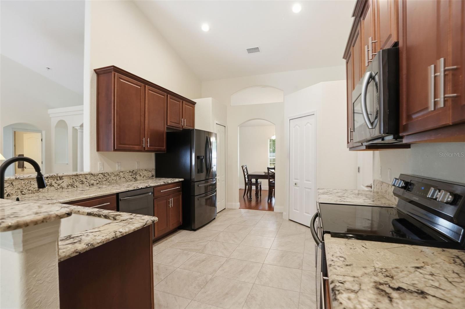 ROYAL HIGHLANDS - Residential