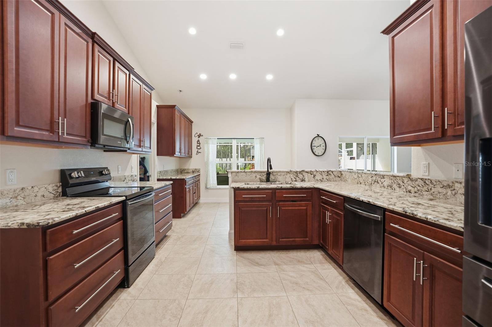 ROYAL HIGHLANDS - Residential