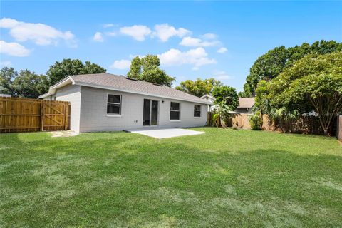 A home in WINTER HAVEN