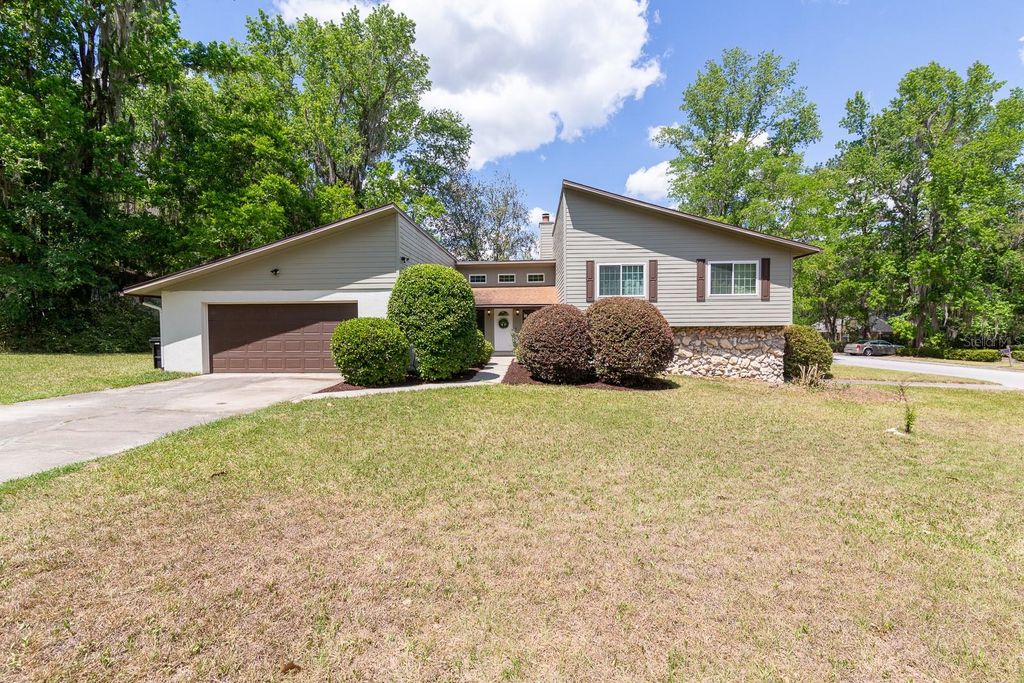 Photo of 612 NW 101st Street, Gainesville, FL 32607 (MLS # GC539804)